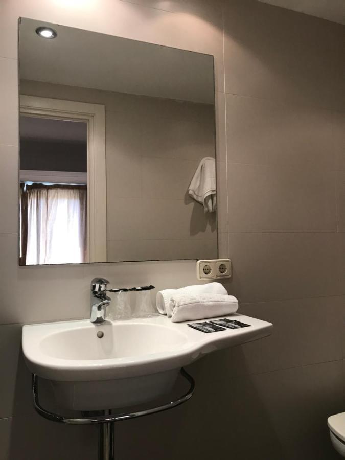 Hostal Can Pou Vidreres Luaran gambar