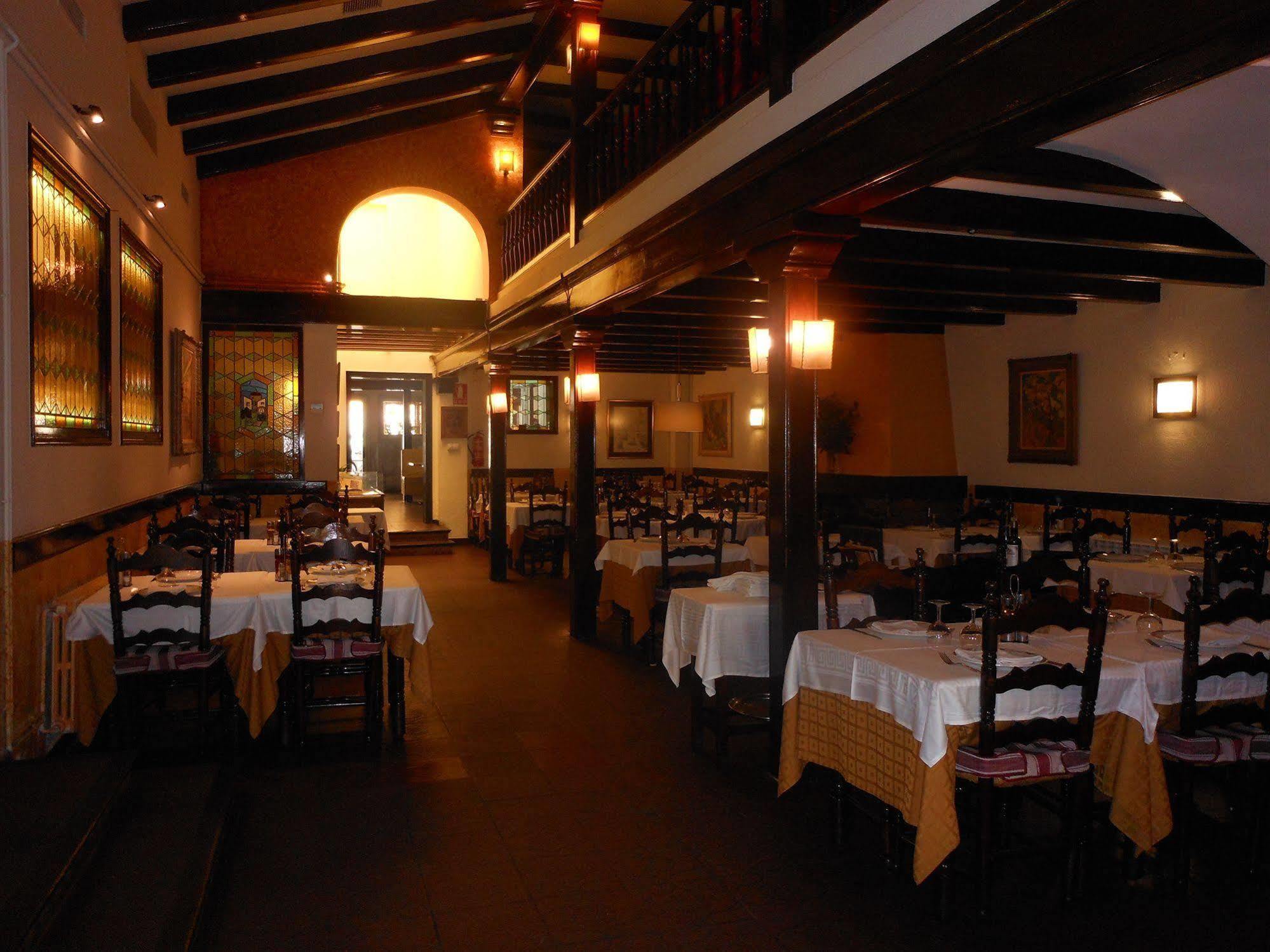 Hostal Can Pou Vidreres Luaran gambar
