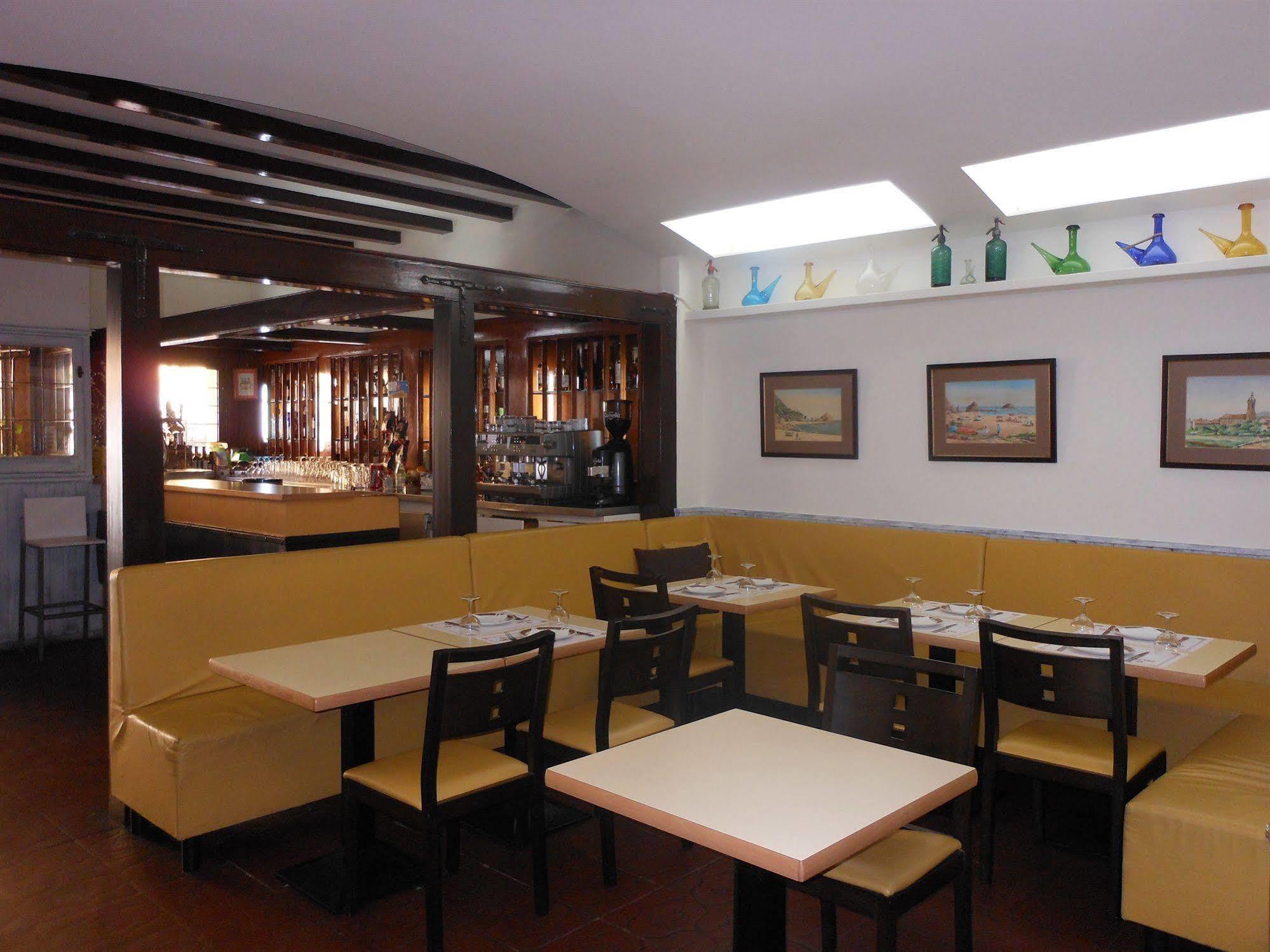 Hostal Can Pou Vidreres Luaran gambar
